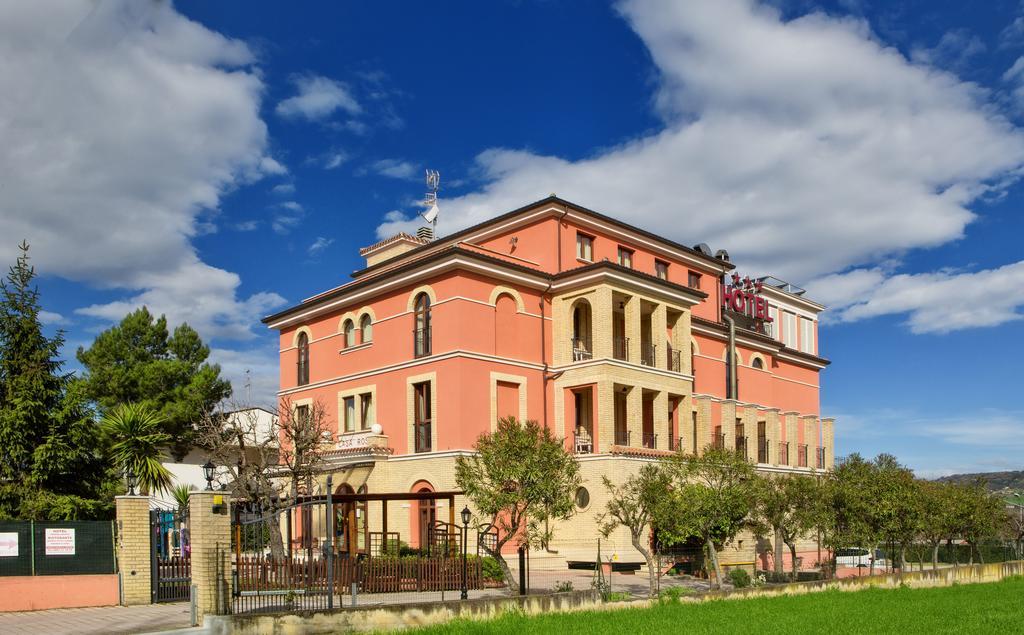 Hotel Ristorante Casa Rossa Alba Adriatica Exterior photo